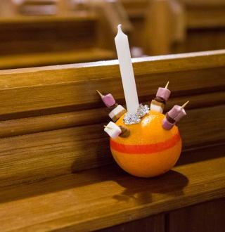 Christingle-on-pew